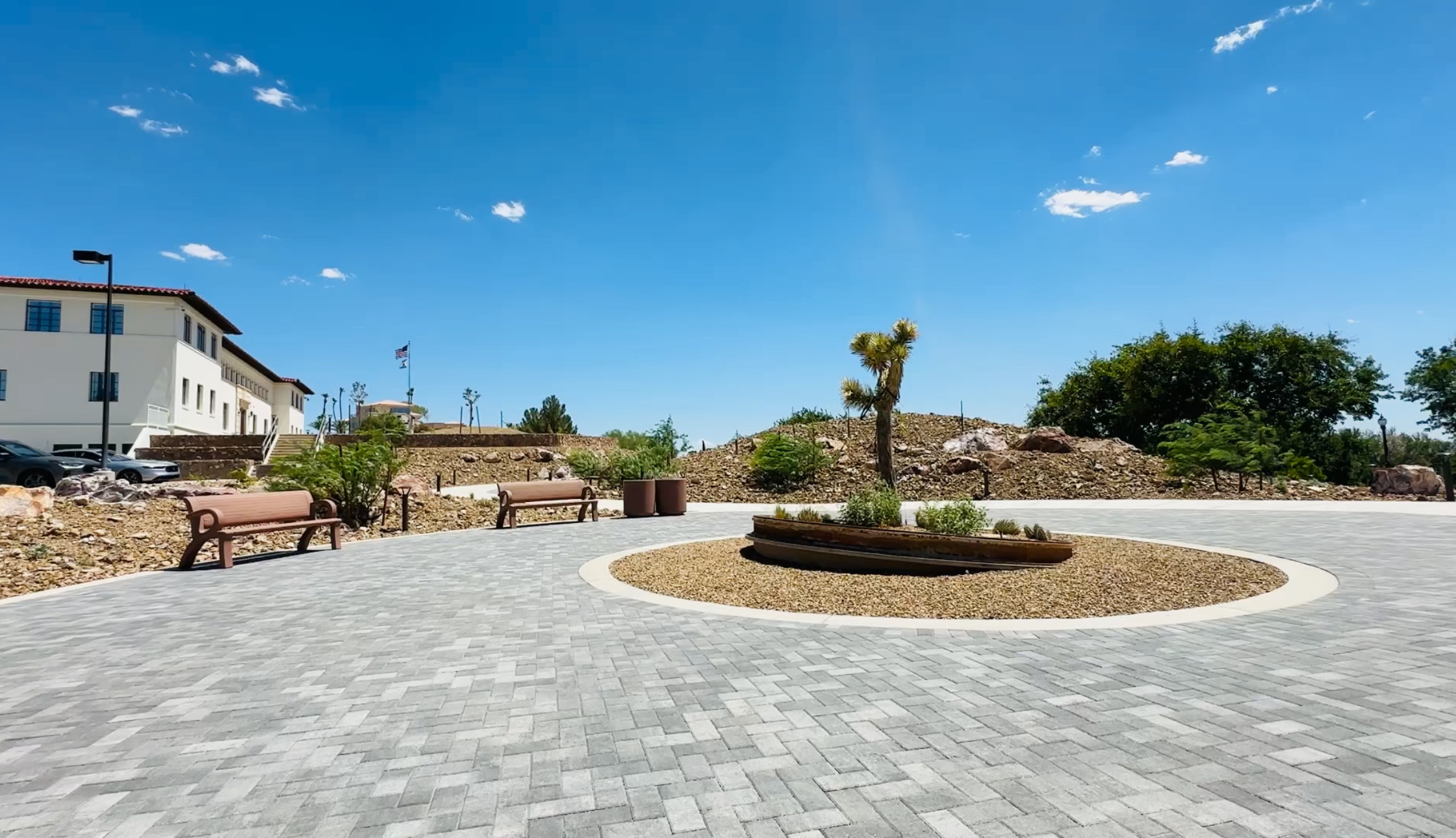 Park benches in a circle